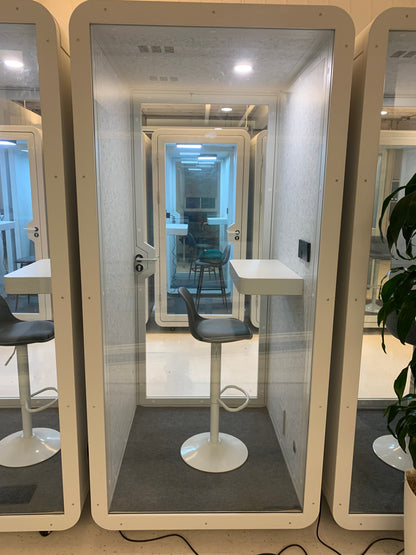 Privacy phone booth features